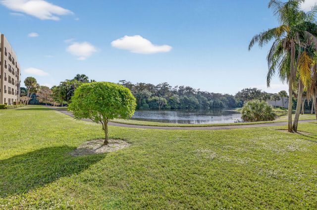 3000 NW 42nd Avenue B404, Coconut Creek, FL 33066