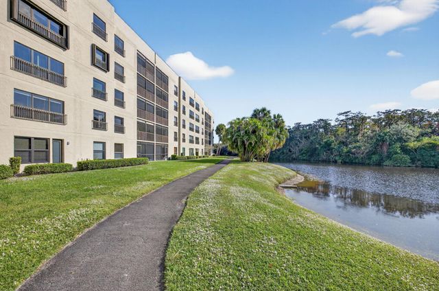 3000 NW 42nd Avenue B404, Coconut Creek, FL 33066