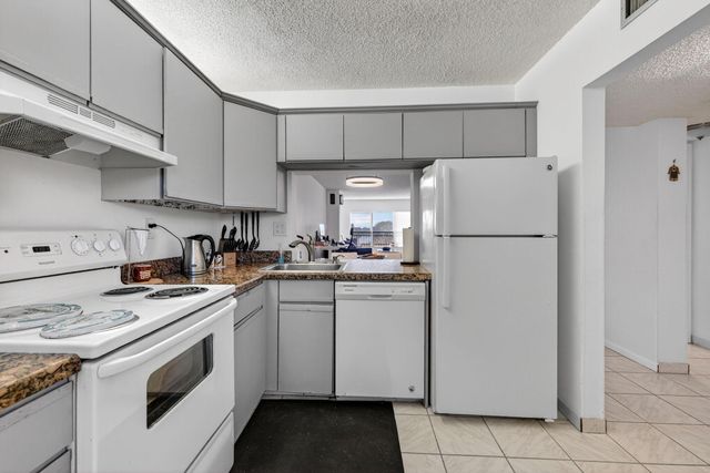 3000 NW 42nd Avenue B404, Coconut Creek, FL 33066