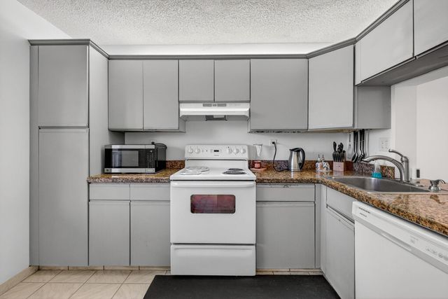 3000 NW 42nd Avenue B404, Coconut Creek, FL 33066