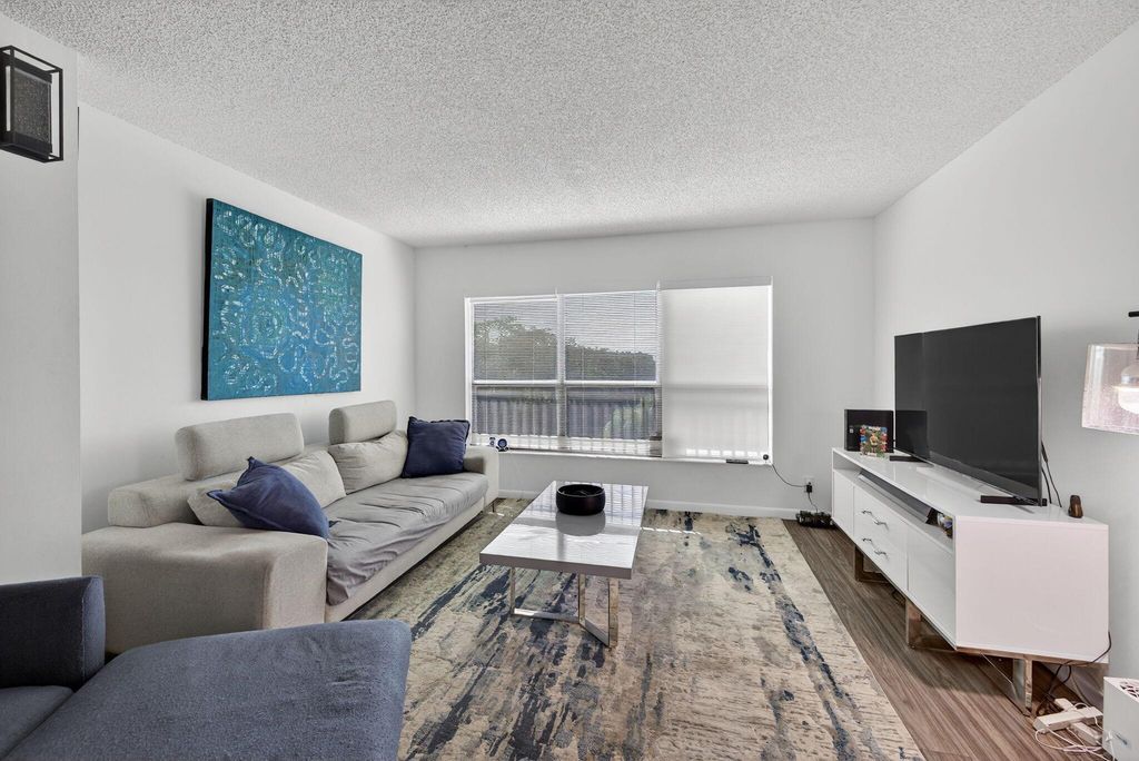 3000 NW 42nd Avenue B404, Coconut Creek, FL 33066