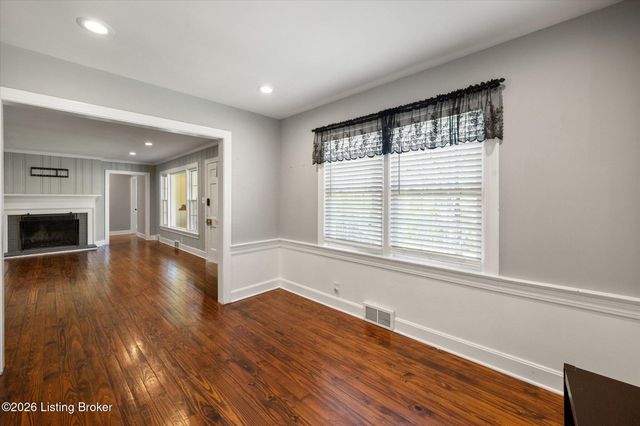 3301 Hunsinger Ln, Louisville, KY 40220