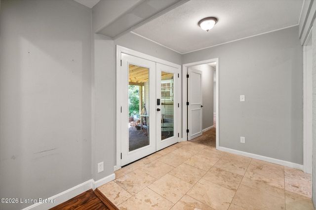 3301 Hunsinger Ln, Louisville, KY 40220