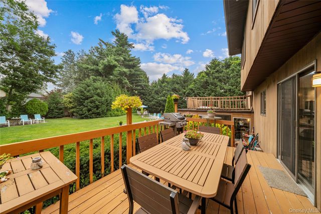 65 Elmtree Lane, Jericho, NY 11753