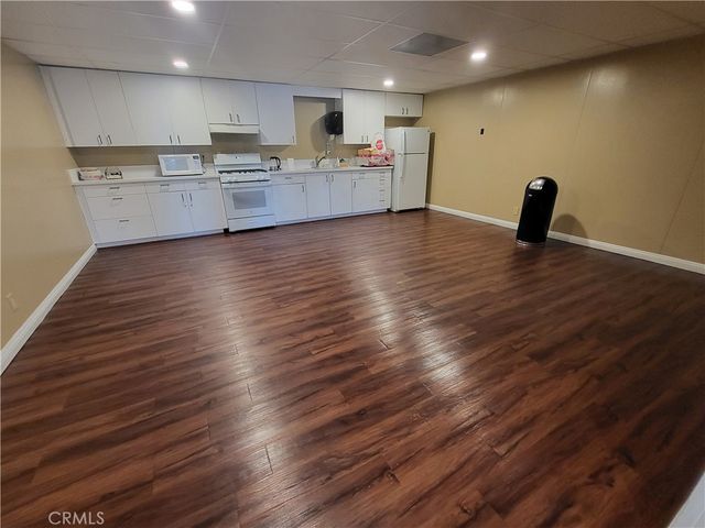 20652 Lassen Street 114, Chatsworth, CA 91311