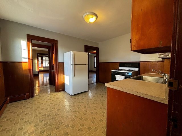 105 Groveland St 2, Haverhill, MA 01830