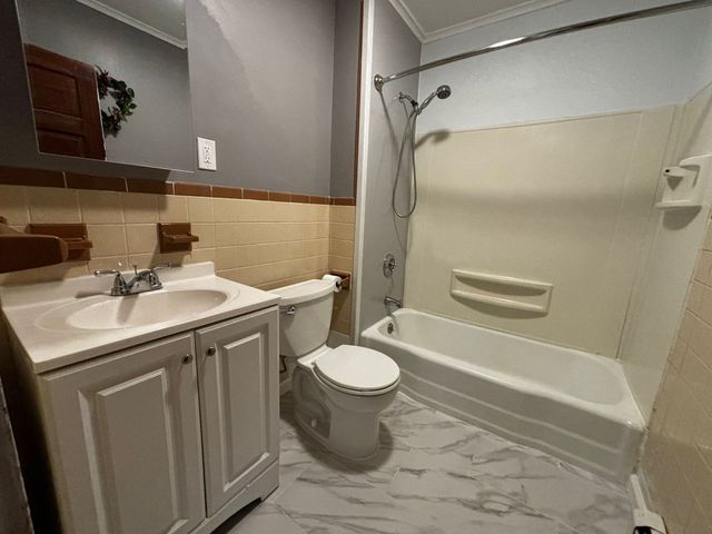 105 Groveland St 2, Haverhill, MA 01830