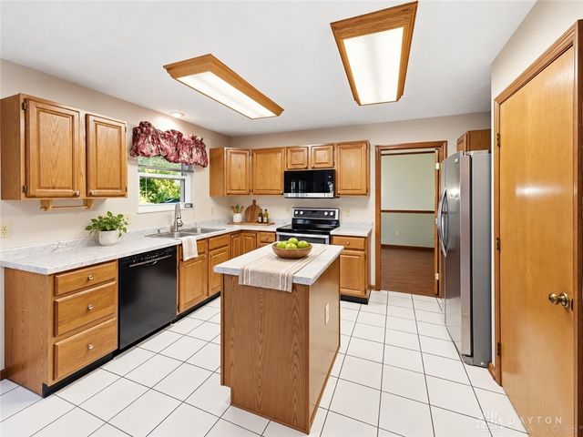 270 Lakeside Drive, Springboro, OH 45066