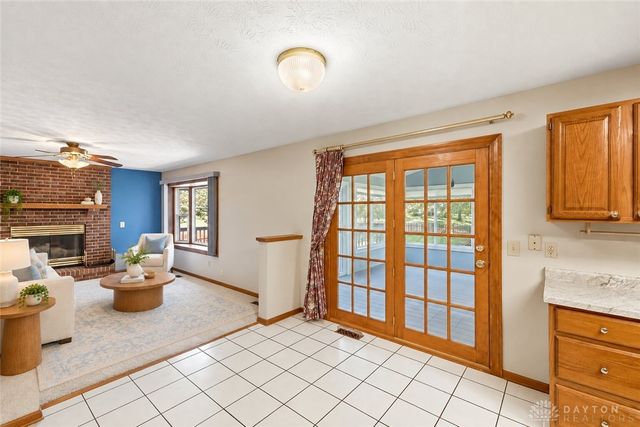 270 Lakeside Drive, Springboro, OH 45066