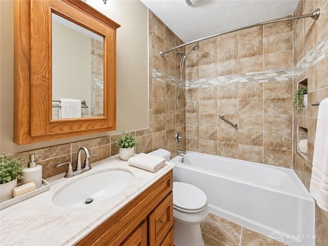 270 Lakeside Drive, Springboro, OH 45066