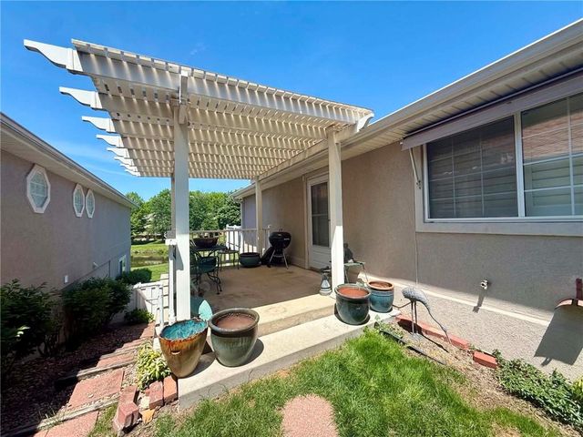 809 NW North Ridge Court, Blue Springs, MO 64015