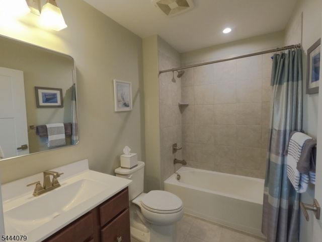 18 Lam Drive, Hardyston Twp., NJ 07419