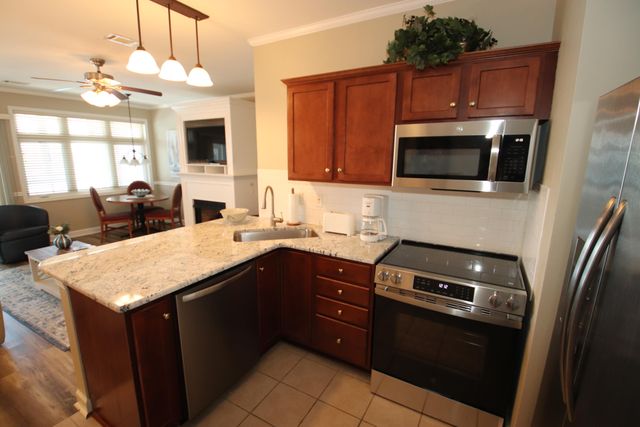 1273 Graves Harbor Trl Apt 347, Huddleston, VA 24104