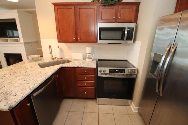 1273 Graves Harbor Trl Apt 347, Huddleston, VA 24104