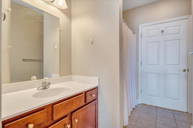 1273 Graves Harbor Trl Apt 347, Huddleston, VA 24104