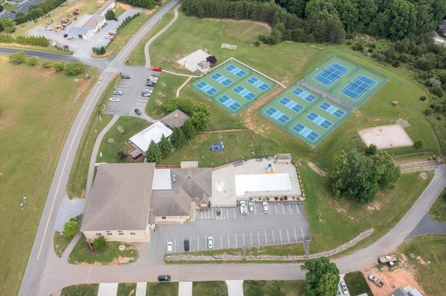 1273 Graves Harbor Trl Apt 347, Huddleston, VA 24104