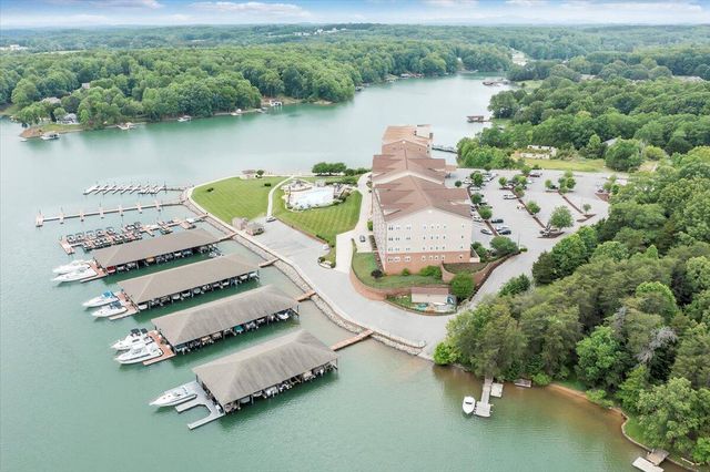 1273 Graves Harbor Trl Apt 347, Huddleston, VA 24104