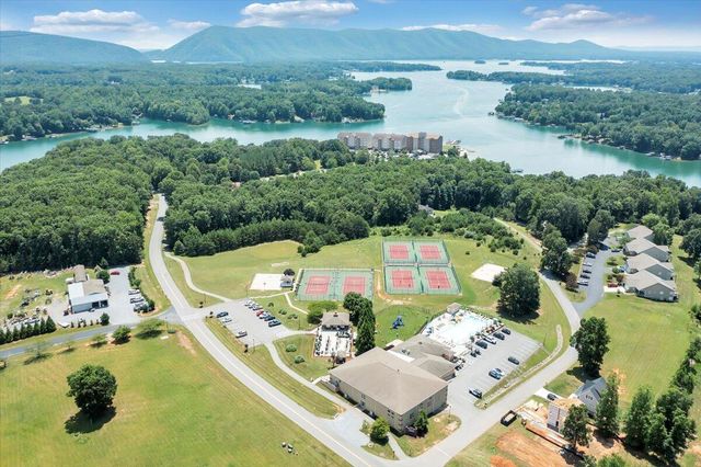 1273 Graves Harbor Trl Apt 347, Huddleston, VA 24104