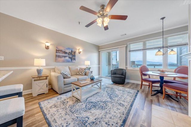 1273 Graves Harbor Trl Apt 347, Huddleston, VA 24104