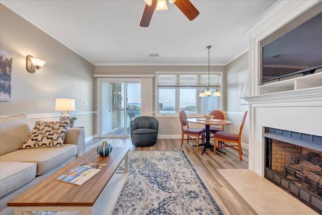 1273 Graves Harbor Trl Apt 347, Huddleston, VA 24104