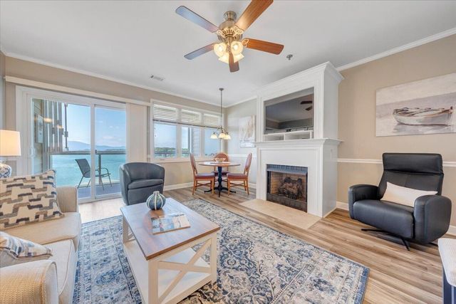 1273 Graves Harbor Trl Apt 347, Huddleston, VA 24104