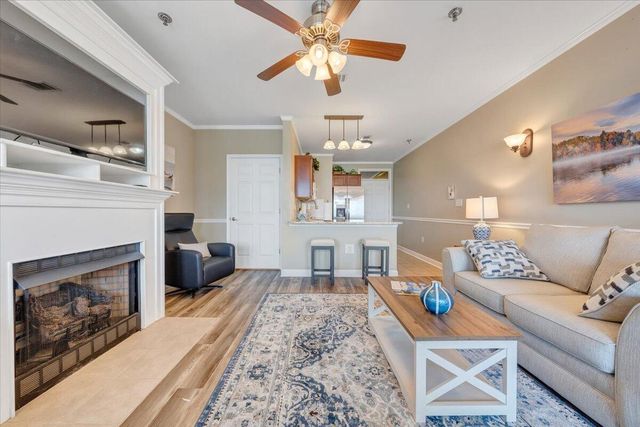 1273 Graves Harbor Trl Apt 347, Huddleston, VA 24104