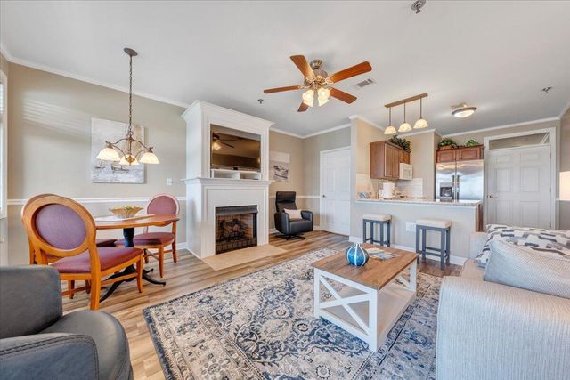 1273 Graves Harbor Trl Apt 347, Huddleston, VA 24104