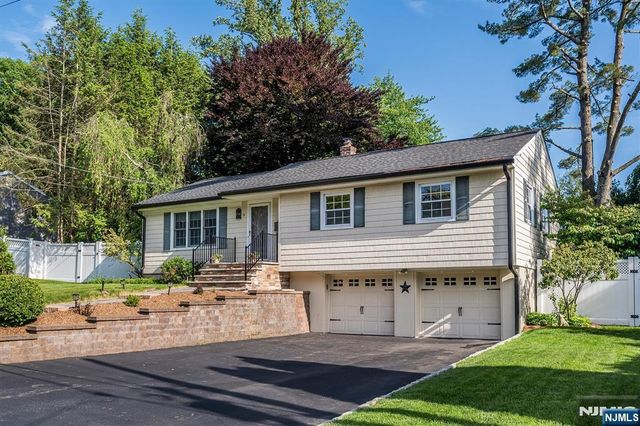 14 Clifford Drive, Park Ridge, NJ 07656