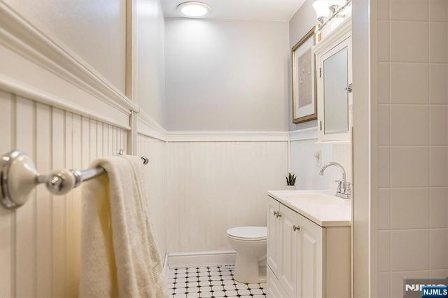 14 Clifford Drive, Park Ridge, NJ 07656