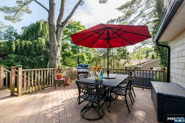14 Clifford Drive, Park Ridge, NJ 07656