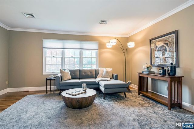 14 Clifford Drive, Park Ridge, NJ 07656