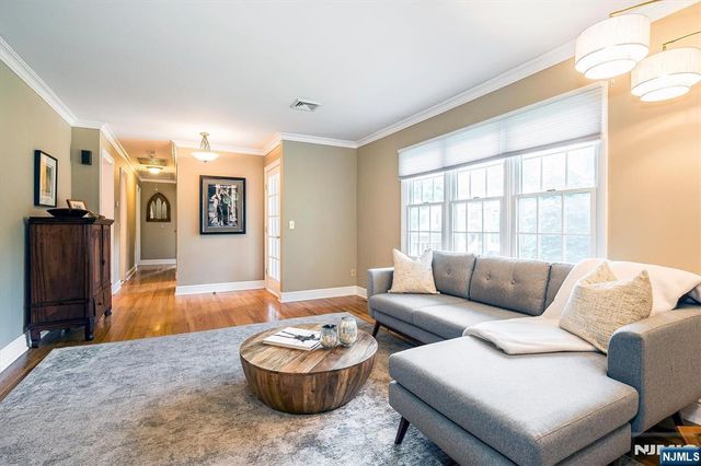 14 Clifford Drive, Park Ridge, NJ 07656