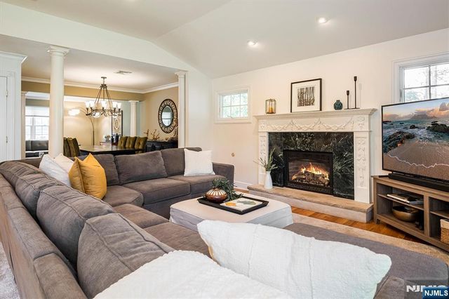 14 Clifford Drive, Park Ridge, NJ 07656