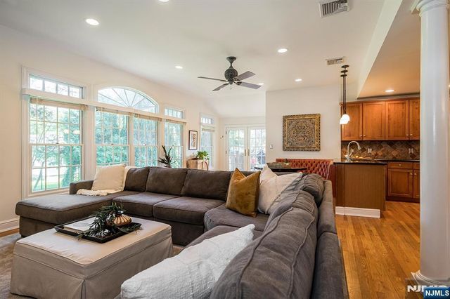 14 Clifford Drive, Park Ridge, NJ 07656