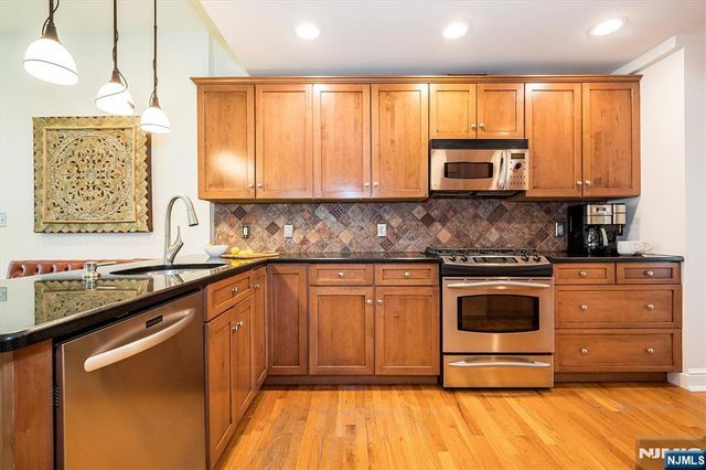 14 Clifford Drive, Park Ridge, NJ 07656