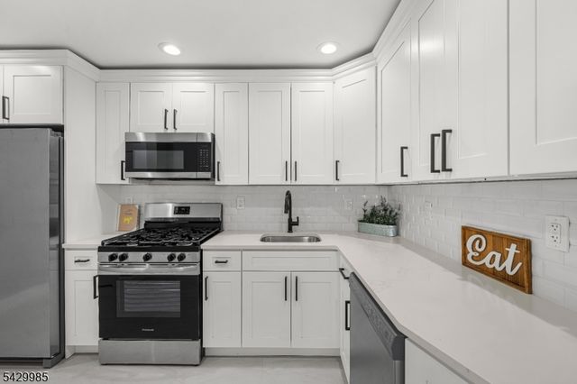 429 Wheatsheaf Rd, Roselle Boro, NJ 07203