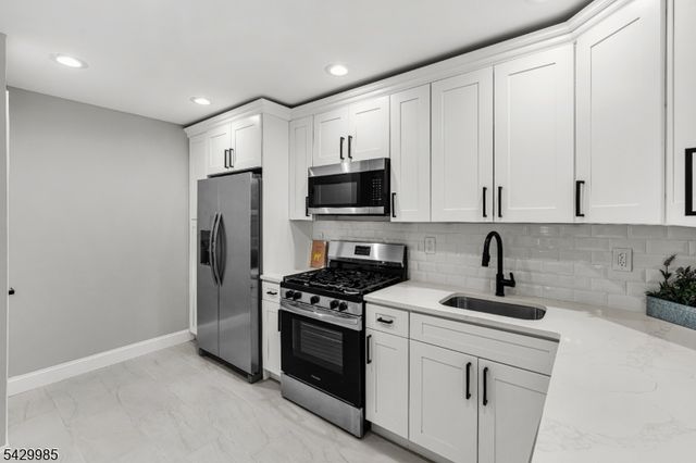429 Wheatsheaf Rd, Roselle Boro, NJ 07203