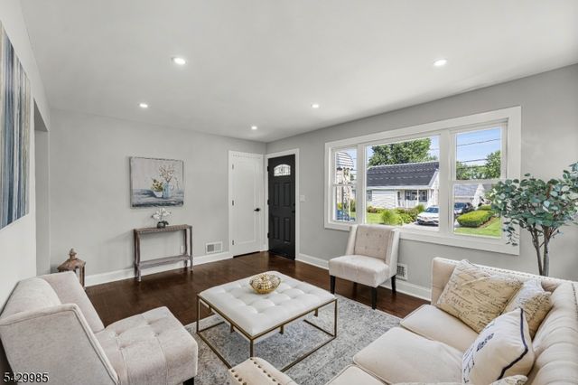 429 Wheatsheaf Rd, Roselle Boro, NJ 07203