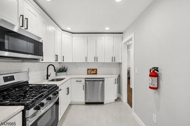 429 Wheatsheaf Rd, Roselle Boro, NJ 07203