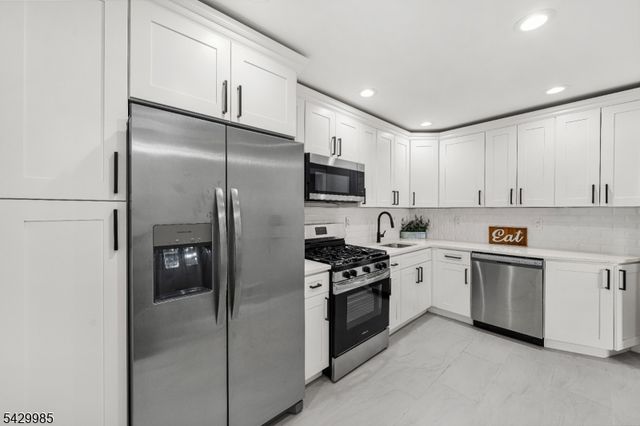 429 Wheatsheaf Rd, Roselle Boro, NJ 07203
