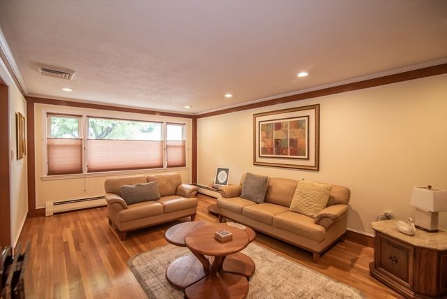 10 Magnolia Rd, Methuen, MA 01844