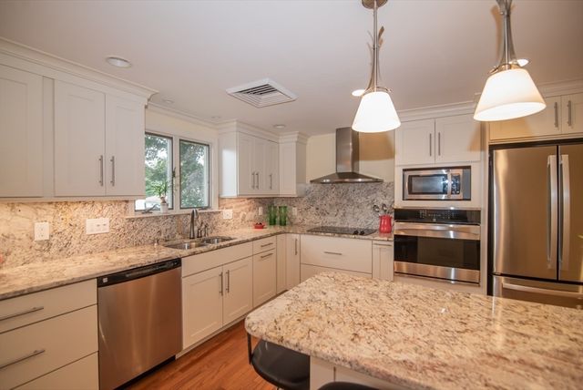 10 Magnolia Rd, Methuen, MA 01844