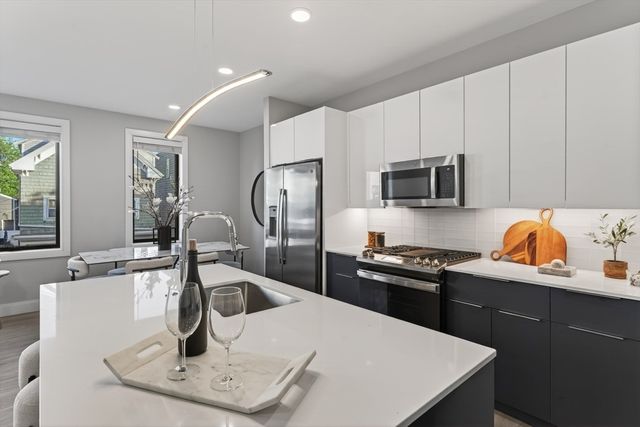 656 Saratoga 210, Boston, MA 02128