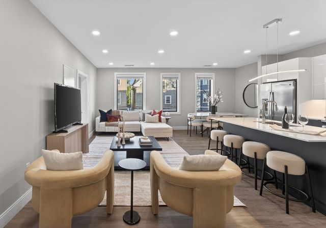 656 Saratoga 210, Boston, MA 02128