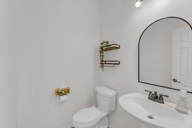 150 Mistletoe LN, Kyle, TX 78640