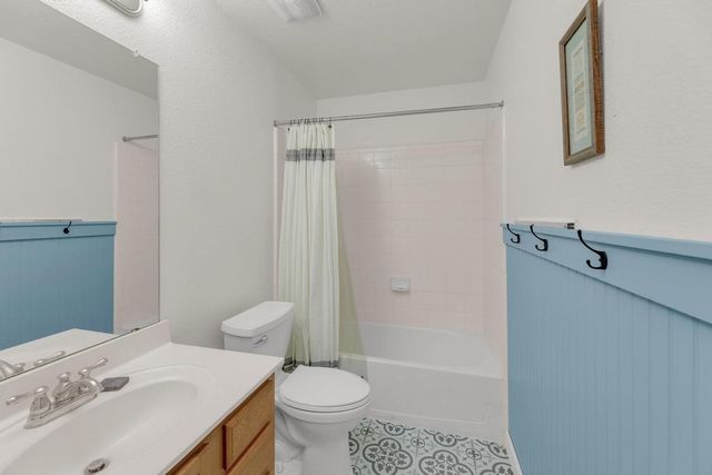 150 Mistletoe LN, Kyle, TX 78640