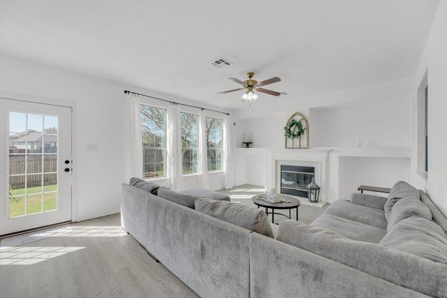 150 Mistletoe LN, Kyle, TX 78640