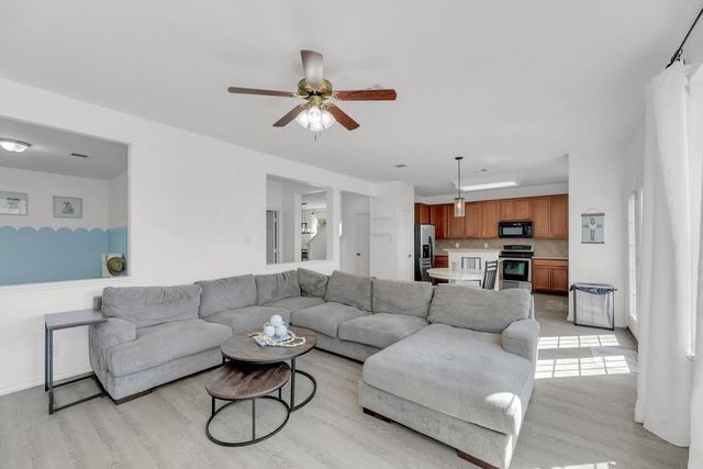 150 Mistletoe LN, Kyle, TX 78640