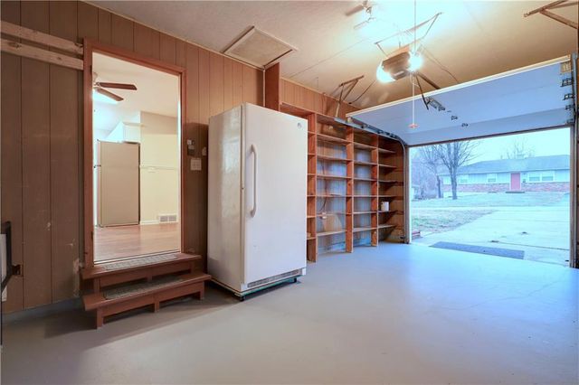 3613 Randall Drive, Independence, MO 64055