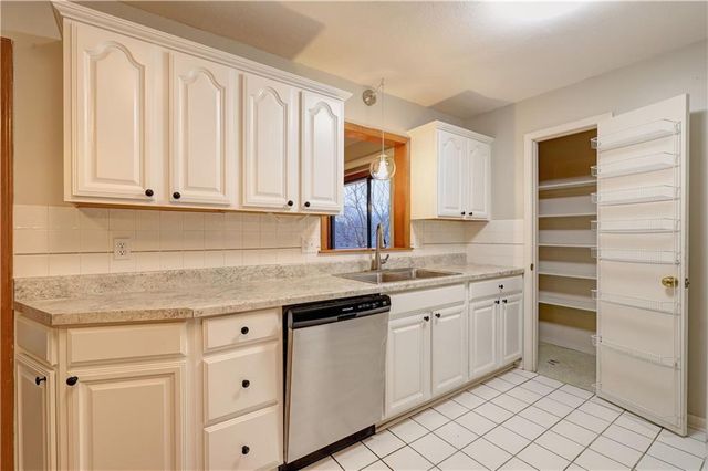 3613 Randall Drive, Independence, MO 64055